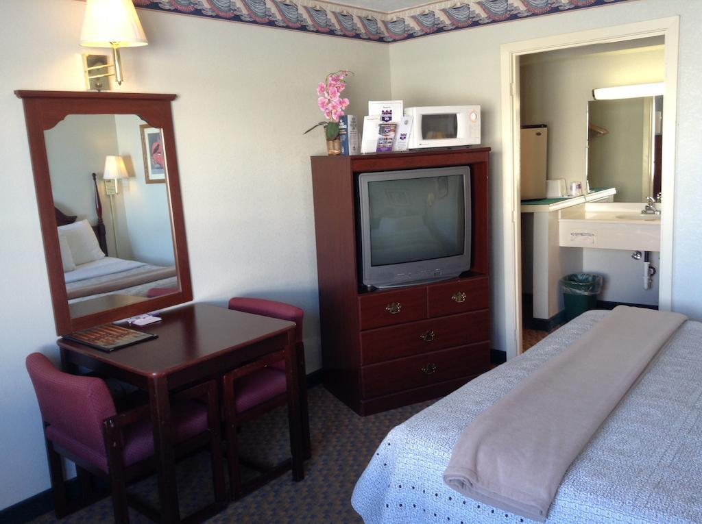 Knights Inn Peru Room photo